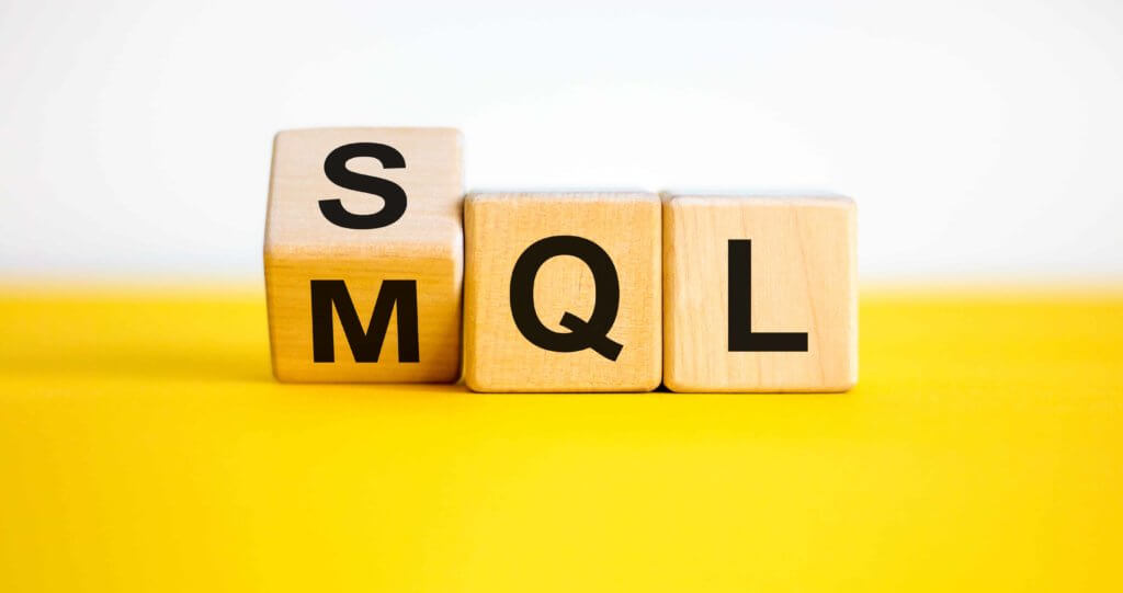 Nach der Lead Generierung werden Leads über den Verlauf der Zeit in Sales Qualified Leads (SQL) oder Marketing Qualified Leads (MQL) eingestuft.